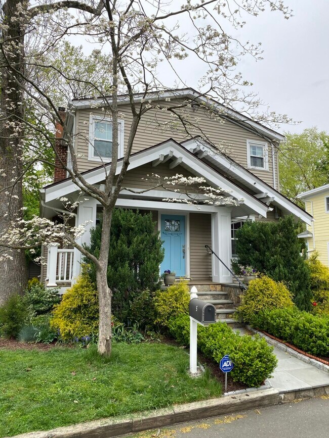 Building Photo - 5 Oakland Terrace