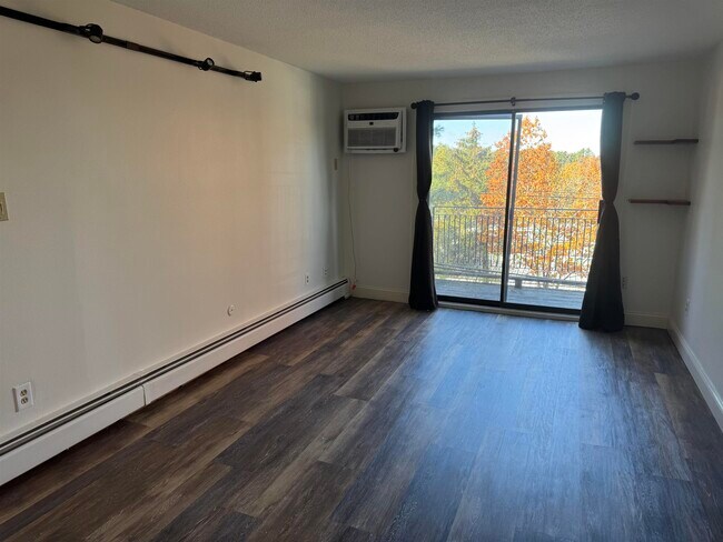 Building Photo - 136 Mammoth Rd