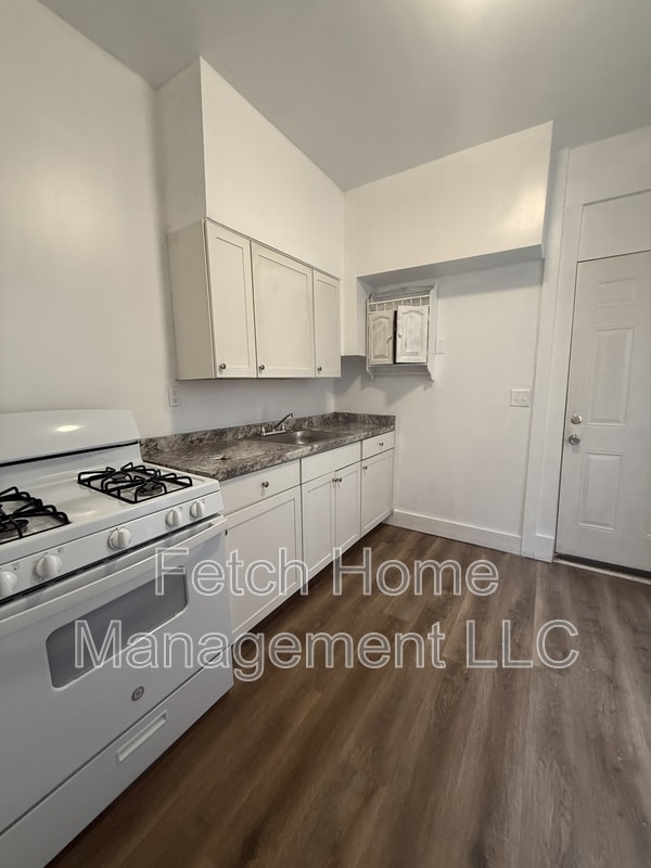 Building Photo - 610 S Pershing Ave