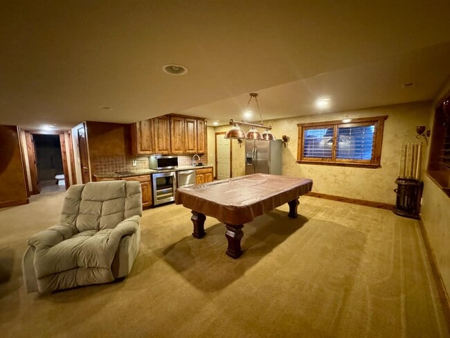 Building Photo - 982 4000 N