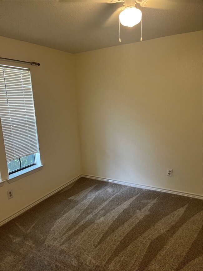 Building Photo - 4250 Bridledon Ln