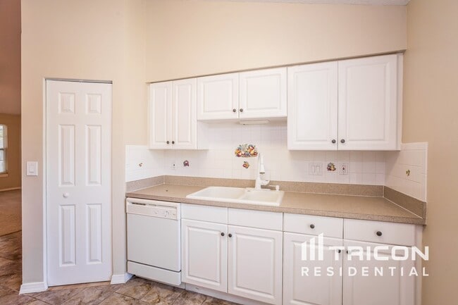 Building Photo - 607 Sweetleaf Dr