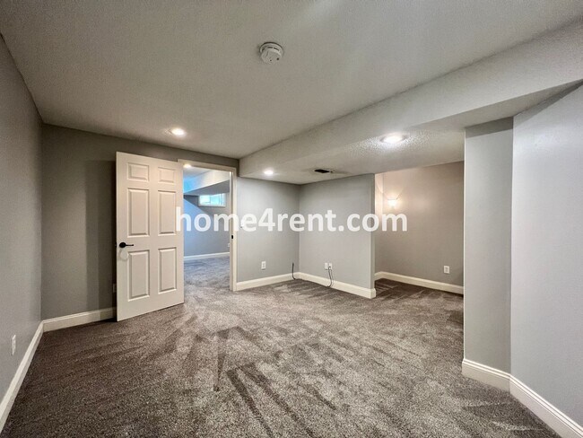 Building Photo - Fantastic Home in Blue Valley Schools w/ Hardwood Floors, Open Layout, Granite Counters, Finished...