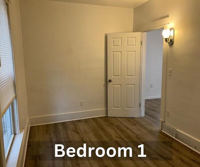 Building Photo - 525 E 4th St