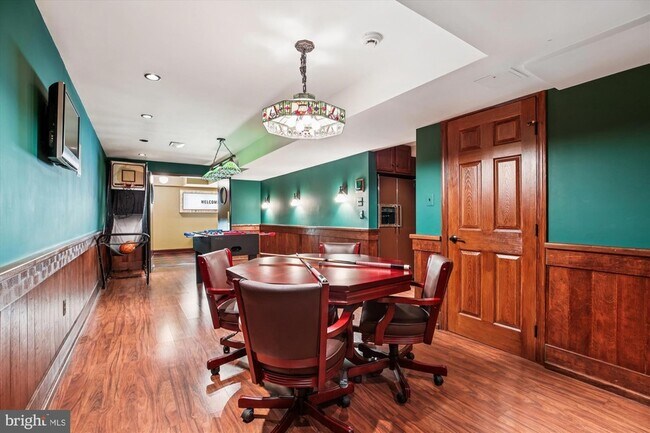 Building Photo - 9454 Newbridge Dr