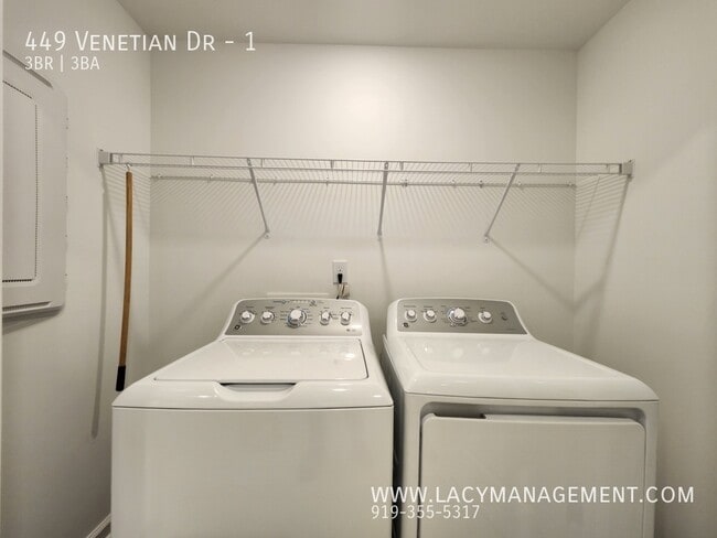 Building Photo - 449 Venetian Dr