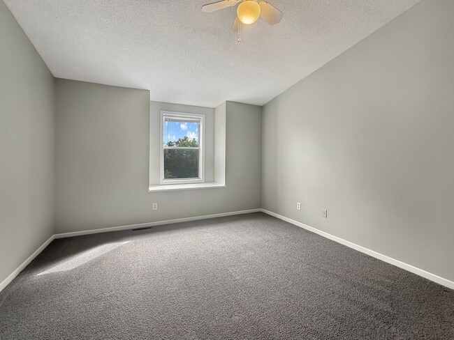 Building Photo - 14393 Estates Ave