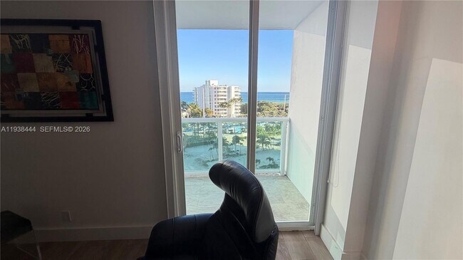 Building Photo - 100 Bayview Dr