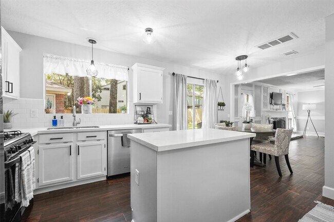 Building Photo - 86 Rockridge Dr