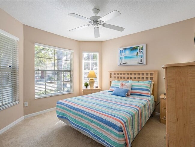 Building Photo - Stunning Fully Furnished 4-Bedroom, 3-Bath...