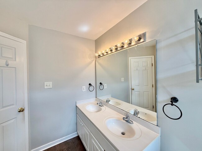 Building Photo - Newly Remodeled 3BD, 2.5BA Raleigh Home wi...