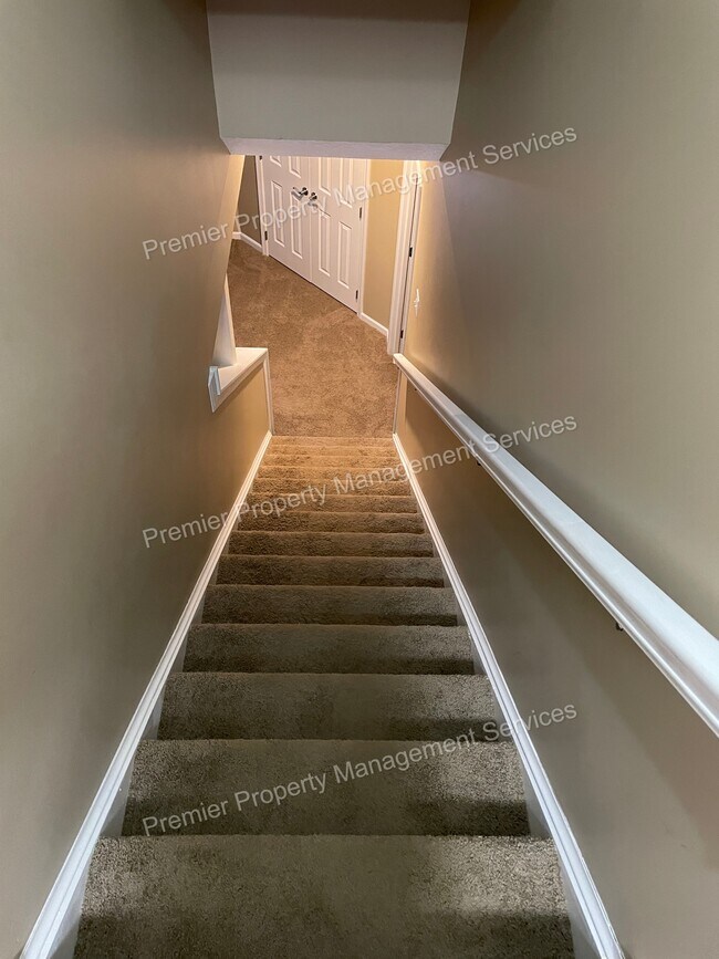 Building Photo - 709 Williamsburg Ct