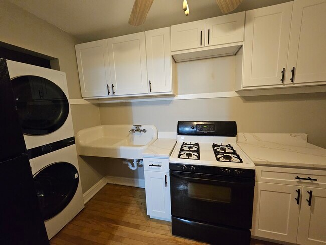 Building Photo - 2907 W Lyndale St