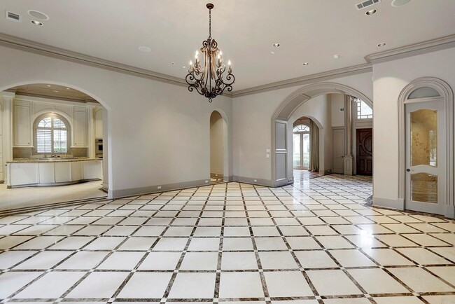 Building Photo - 5528 Holly Springs Dr