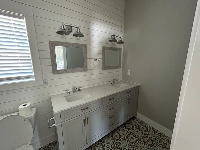 Building Photo - 144 Auttie Cir