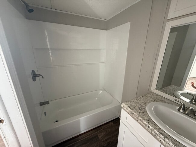 Building Photo - 80 Redwood Ln