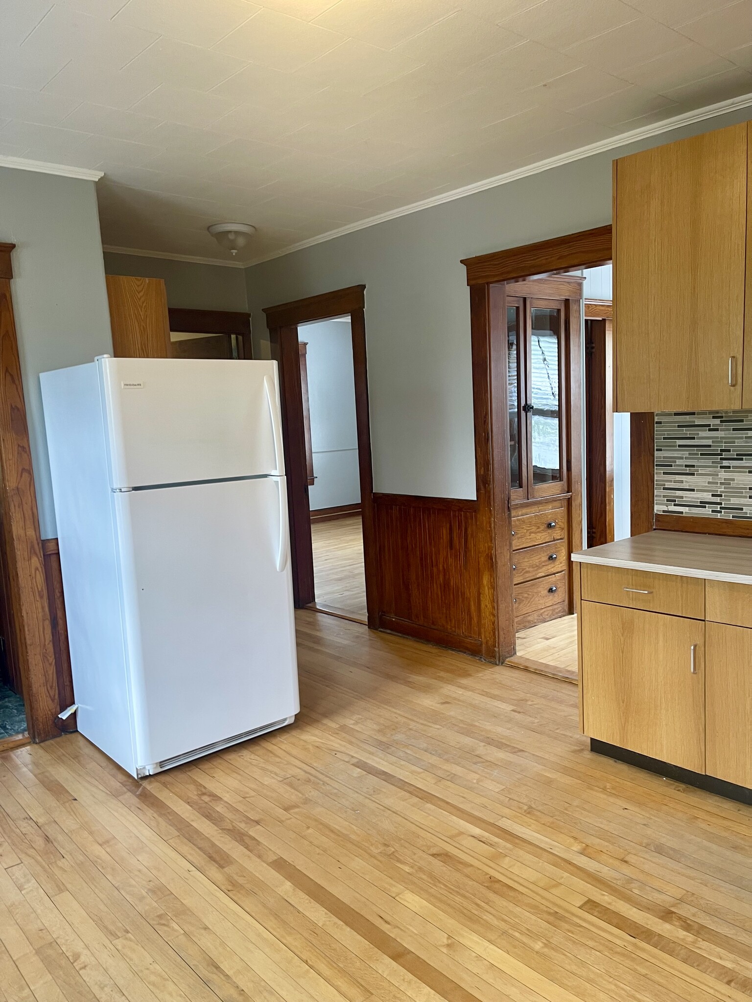 Kitchen - 348 Rollstone St