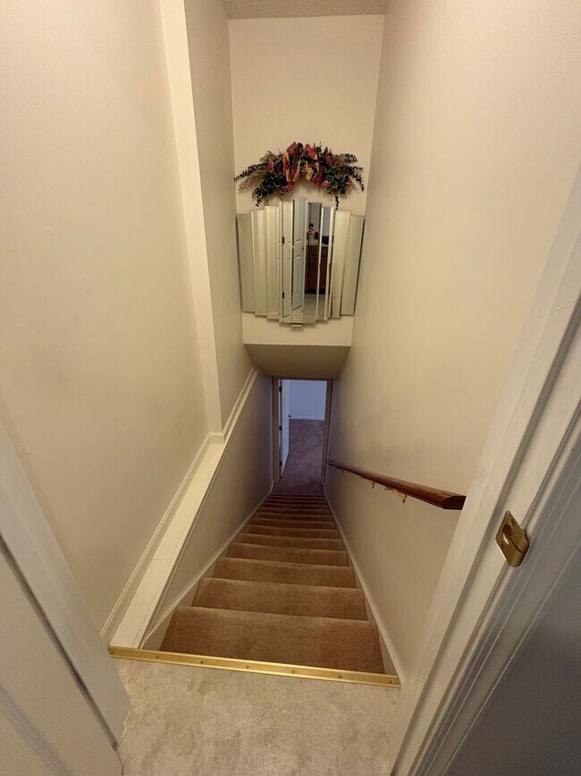 Building Photo - Duplex for Rent