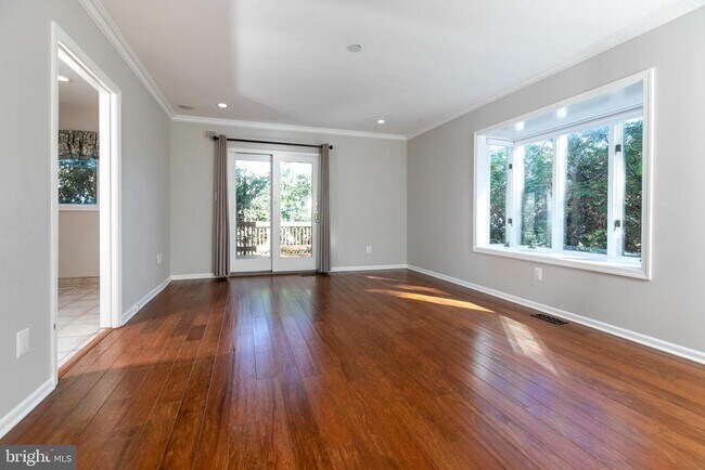 Building Photo - 11 Lexington Ct