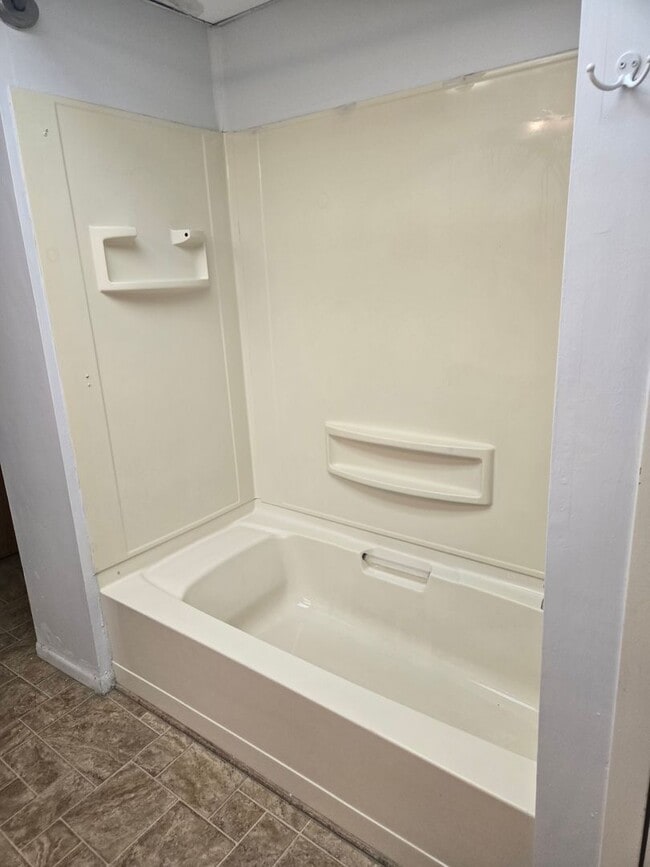 Building Photo - Characteristic 3-Bedroom Home with Dual Ga...