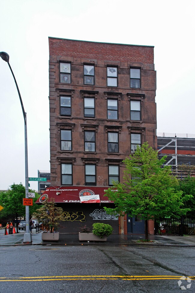 Primary Photo - 328 Pleasant Ave