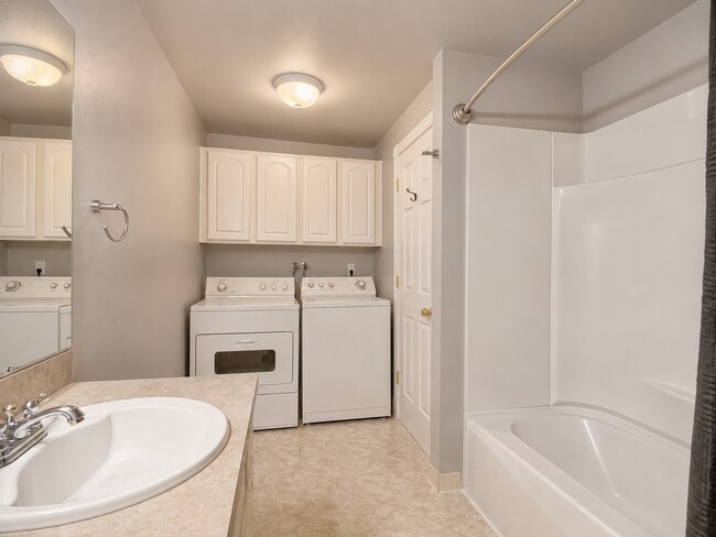 Building Photo - 13216 NE Salmon Creek Ave