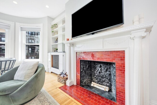 Building Photo - 405 Marlborough St