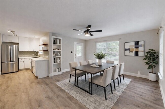 Building Photo - 8700 Parkfield Dr