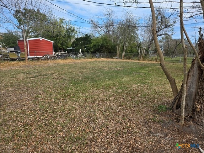 Building Photo - 702 Anaqua Ave