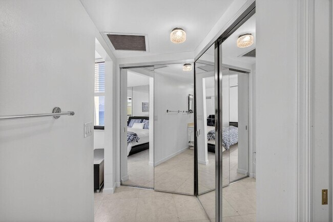 Building Photo - 2800 N Ocean Dr