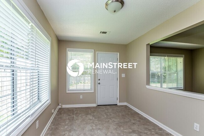 Building Photo - 3 Bedroom Pet-Friendly Home in Lithonia, GA with Main Street Renewal