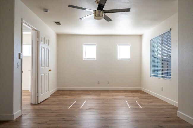 Building Photo - 15747 Roan Rd