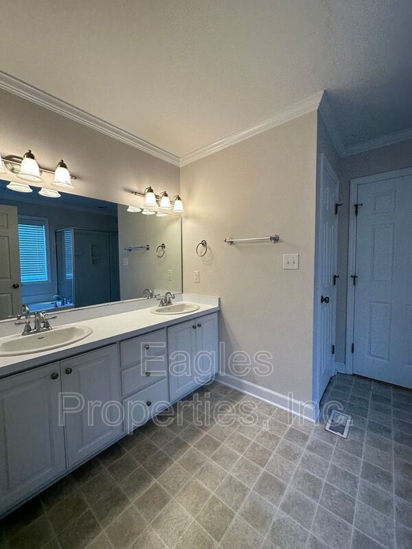 Building Photo - 110 Beatrice Dr