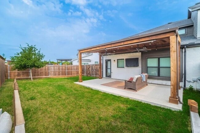 Building Photo - 1278 Lamar Dr