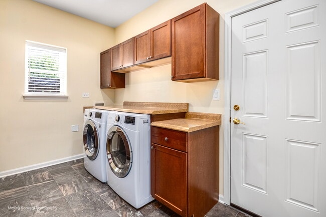 Building Photo - 2681 Connolly Ln