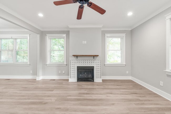 Building Photo - Beautiful Home with a Backyard Deck in Bid...