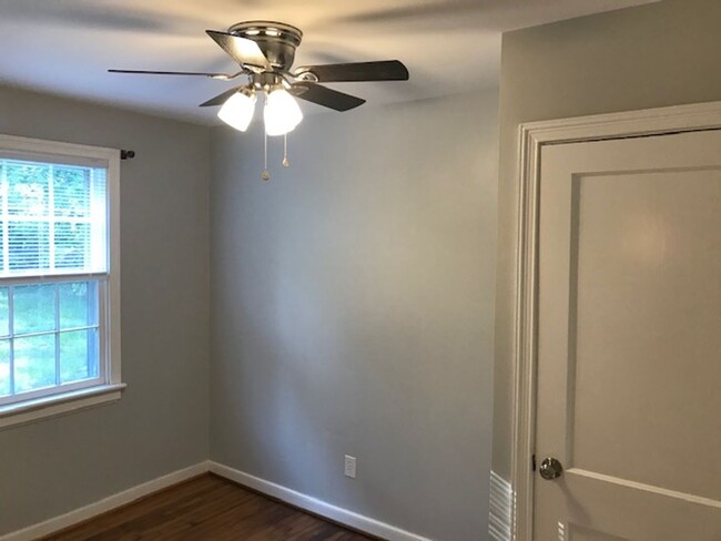 Building Photo - -- AVAILABLE JUNE 4TH -- 3 BR/ 1 BA Ranch ...