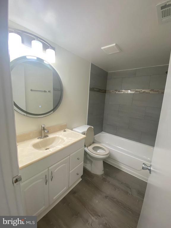 Building Photo - 8009 Mandan Rd