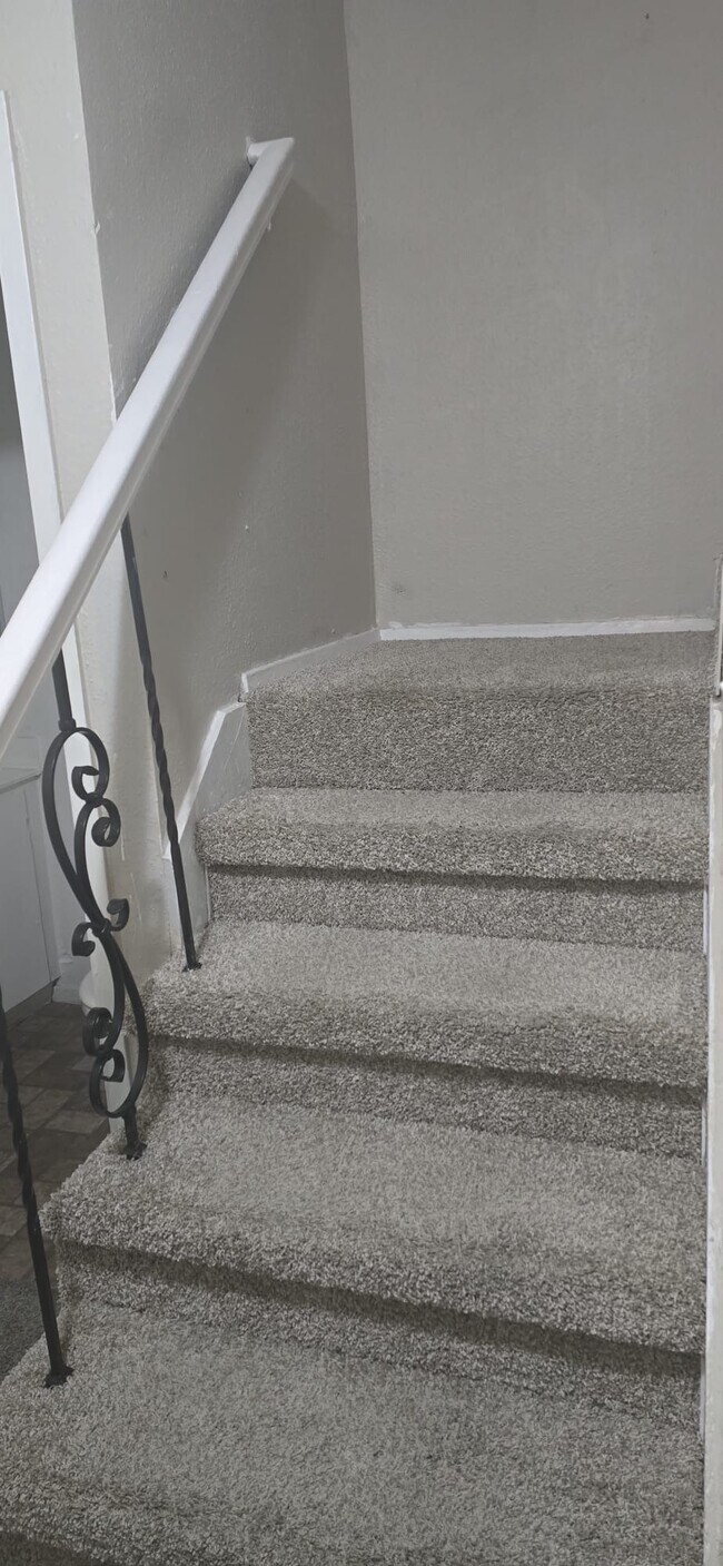 Building Photo - 6200 W Tidwell Rd