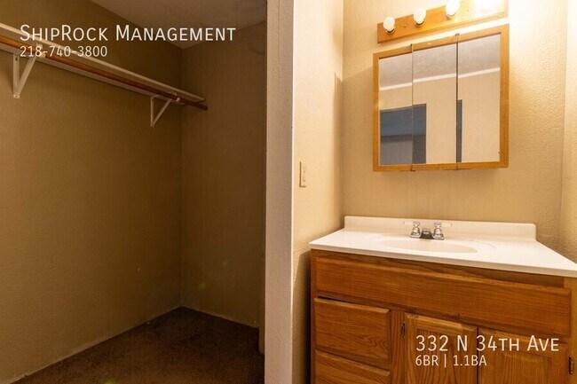 Building Photo - 332 N 34th Ave E