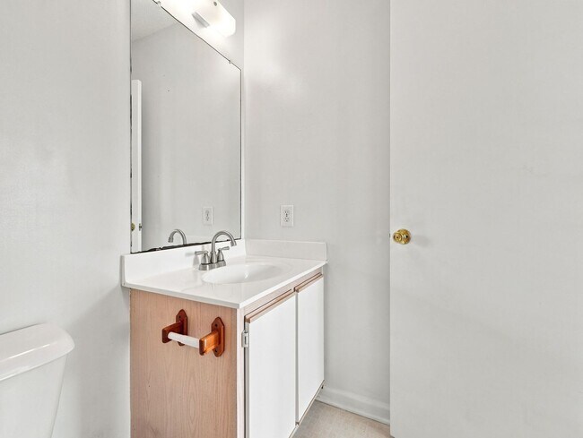 Building Photo - 107 Spring Meadow Cir