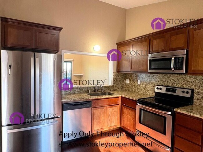 Building Photo - 1542 Ashwood Dr