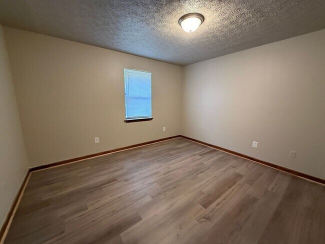 Building Photo - 101/103 Cooper Springs Ct