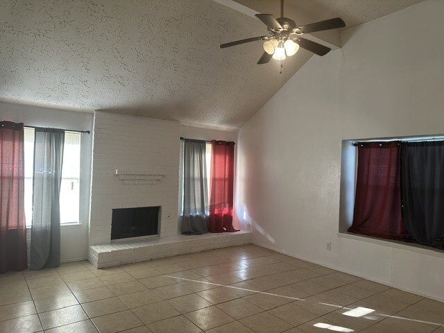 Building Photo - 402 Juniper Ct