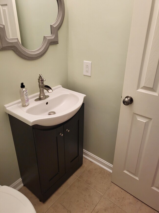 Building Photo - 104 Windsor Ct