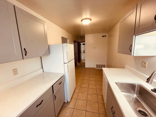 Building Photo - 459 E 2700 S