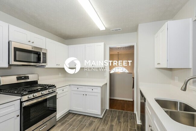 Building Photo - 5 Bedroom Pet-Friendly Home in ELLENWOOD, GA with Main Street Renewal
