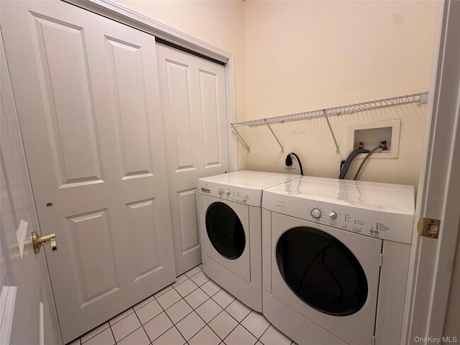 Building Photo - 75 Quaker Ave