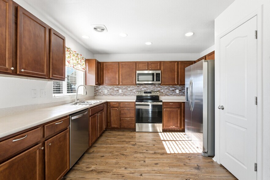 Building Photo - 25830 E Byers Pl