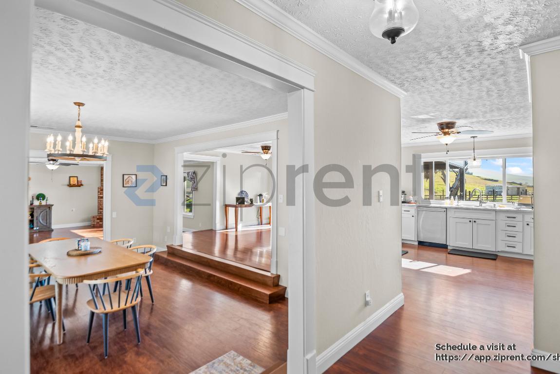 Building Photo - 3966 Dyer Rd